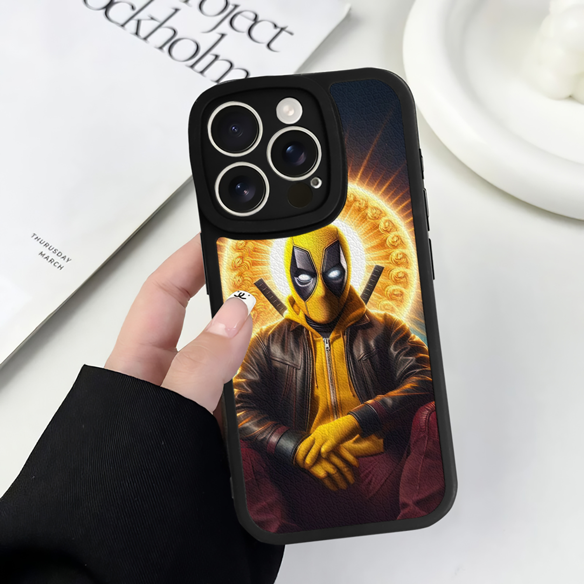 （画像用） Deadpool デッドプール 【iPhone 16シリーズ対応】シリコンスマホケース（レザー調） 材質：シリコン